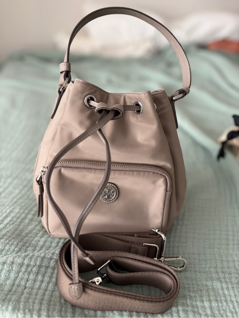 Tory Burch Virginia Bucket Bag, Gray Heron Color, Leather & Nylon, EUC! 🌟